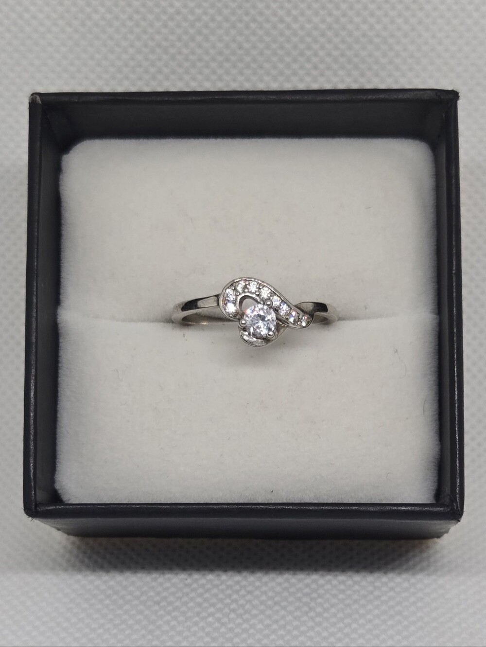 925 Sterling Silver Infinity CZ Solitaire Ring Size 9